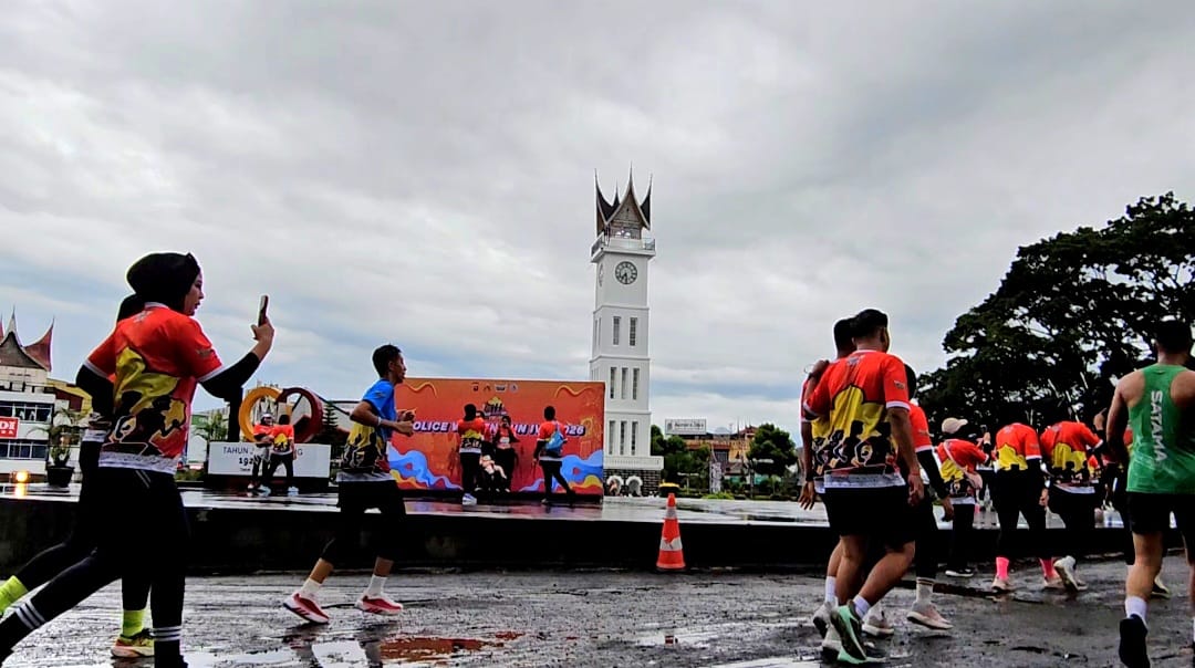 Police Women Run IV 2026 di Bukittinggi diikuti sekitar 3.500 peserta. Selain olahraga, kegiatan ini mengangkat sejarah Polwan, wisata, budaya, dan ekonomi lokal. (Bud)