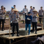 Polda Metro Jaya memanen sekitar 10 ton ikan dan udang serta 4.000 telur di Muara Gembong untuk memperkuat rantai pasok bahan baku SPPG secara berkelanjutan. (Humas Polda Metro Jaya)