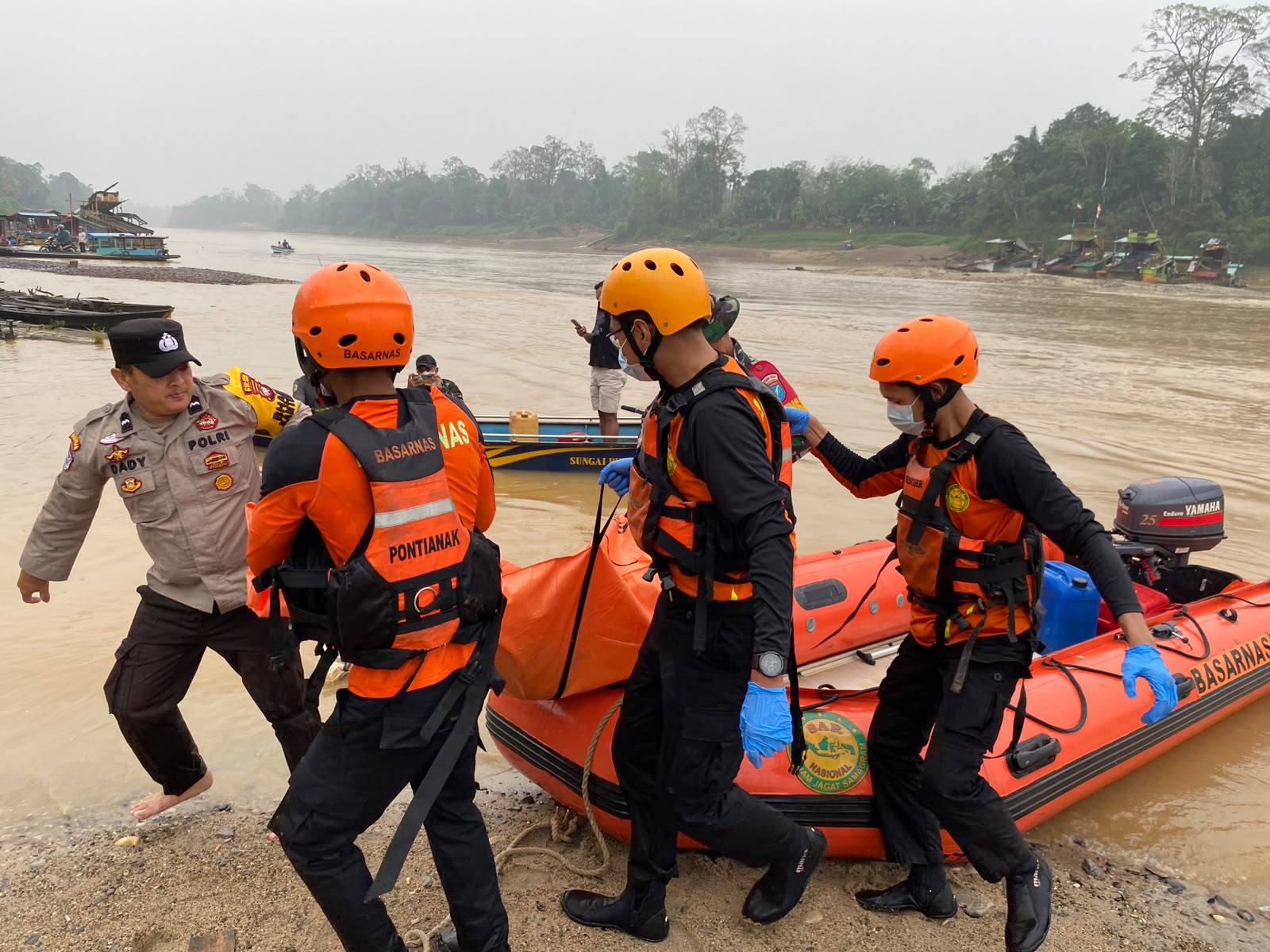 Tim SAR Gabungan Temukan Anak Tenggelam di Sungai Kapuas dalam Kondisi Meninggal Dunia