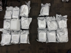 Bareskrim Polri mengungkap penyelundupan 5 kilogram serbuk etomidate dari Malaysia dan menemukan dugaan clandestine lab di apartemen Jakarta Utara dengan potensi produksi 42.500 pods senilai Rp127,5 miliar. (Dittipidnarkoba Bareskrim Polri)