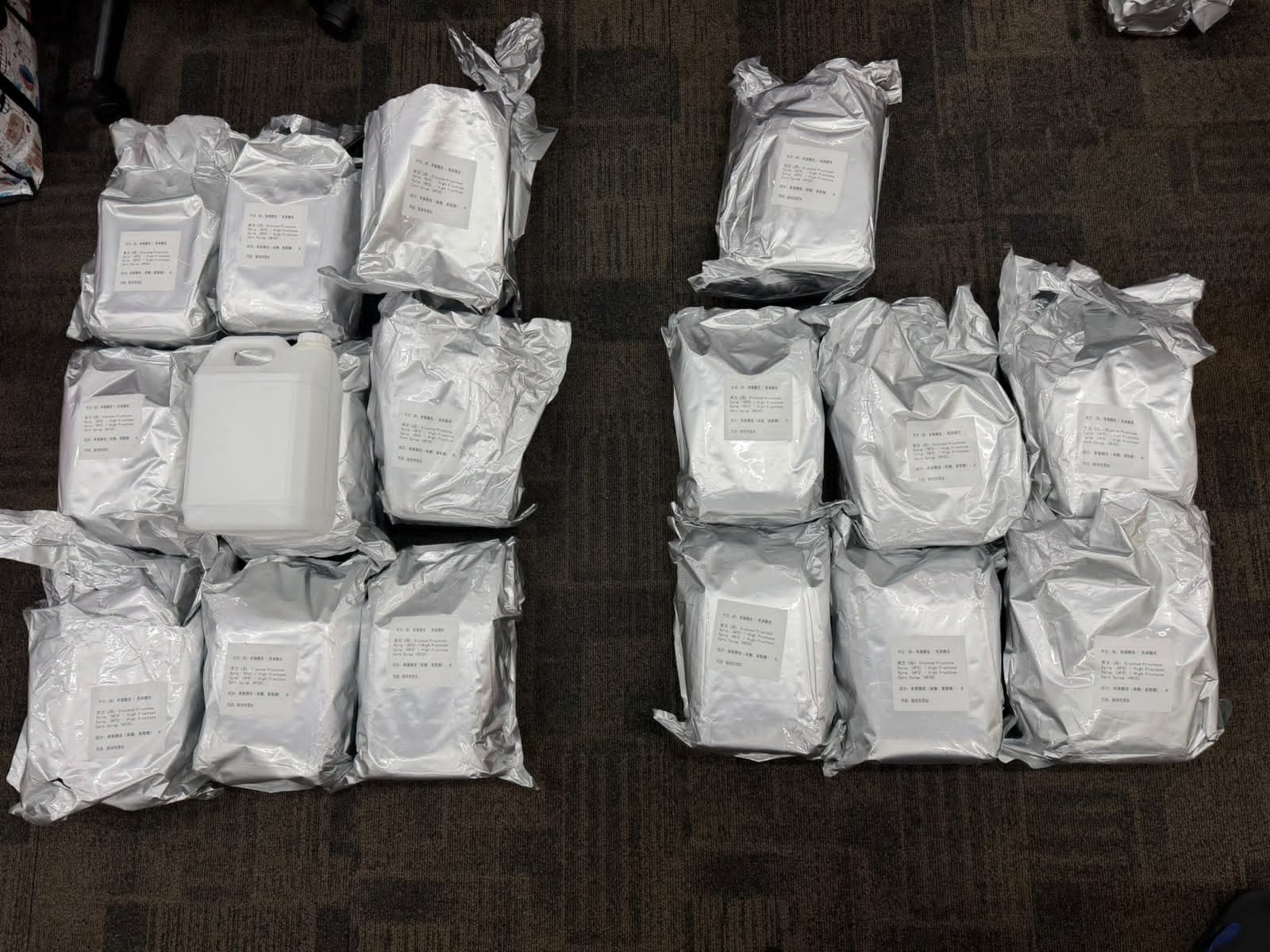 Bareskrim Polri mengungkap penyelundupan 5 kilogram serbuk etomidate dari Malaysia dan menemukan dugaan clandestine lab di apartemen Jakarta Utara dengan potensi produksi 42.500 pods senilai Rp127,5 miliar. (Dittipidnarkoba Bareskrim Polri)