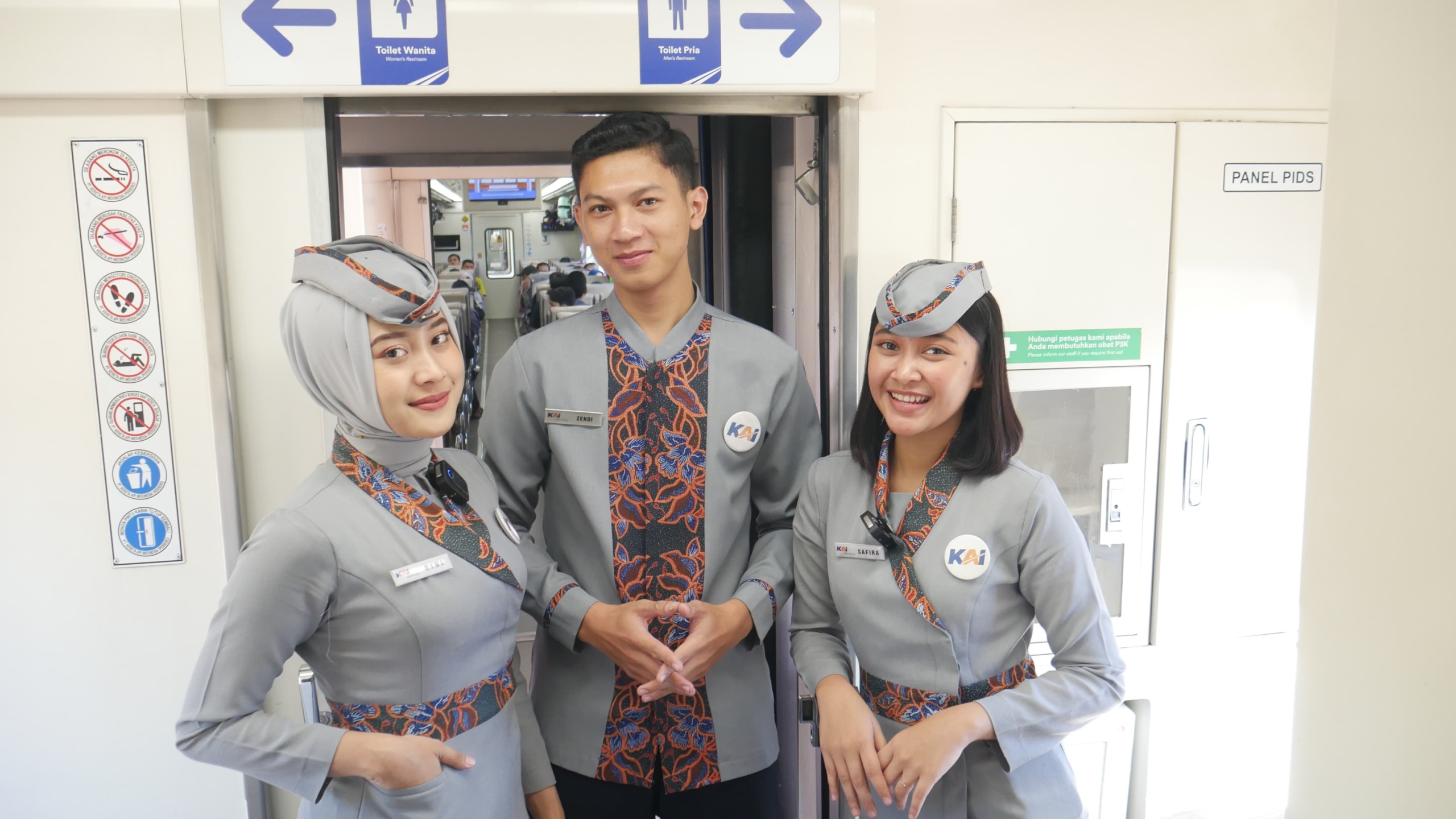 Sejarah pelayanan KAI di dalam kereta bermula sejak era 1930-an. Dari Restorka, pelayan restorasi, hingga prama-prami dan kereta makan modern. (Foto: ReportaseNews/Tama)