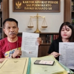 Ibu muda Banyumas, Yulia Ningsih, menempuh jalur hukum setelah mengaku ditinggalkan suami dan tak mendapat nafkah. Ia juga melaporkan dugaan perzinahan. (Kus)