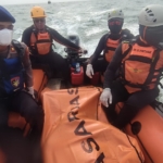 Tim SAR Gabungan menemukan nelayan Tjhin Siak Hoi, 66, yang hilang saat mencari ikan di perairan Sungai Duri setelah tiga hari pencarian. (Adi)