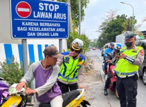 Ditlantas Polda Metro Jaya memperkuat pengawasan di sejumlah titik rawan untuk mencegah pengendara melawan arus dan menggunakan pelat nomor yang ditutupi. (Ditlantas Polda Metro Jaya)