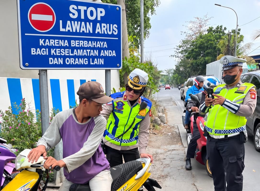 Ditlantas Polda Metro Jaya memperkuat pengawasan di sejumlah titik rawan untuk mencegah pengendara melawan arus dan menggunakan pelat nomor yang ditutupi. (Ditlantas Polda Metro Jaya)
