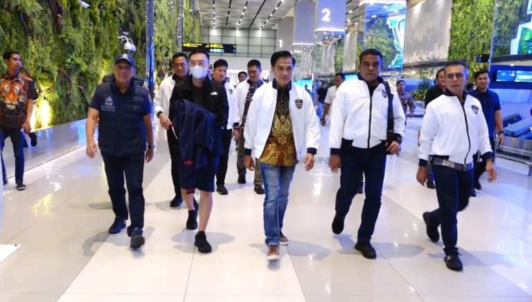 Polri menangkap FP, buronan kasus judi online internasional, di Thailand. FP diduga terkait pengelolaan situs Empire88, 1XBET, dan AJ8Keren dengan perputaran uang sekitar Rp1 triliun. (Istimewa)