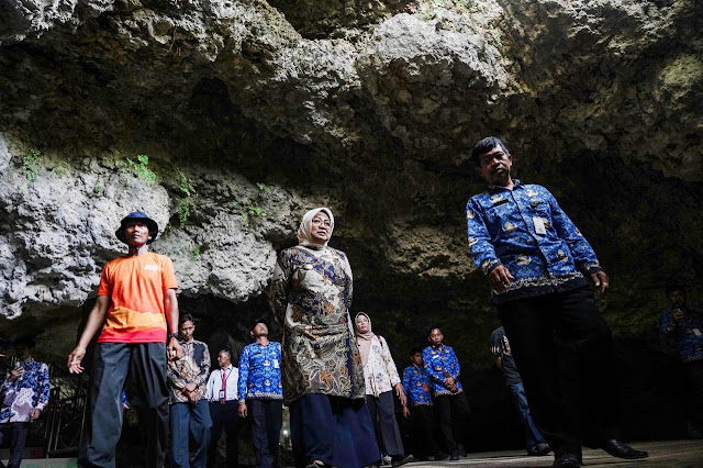 Pemkab Kebumen menyiapkan revitalisasi Goa Jatijajar setelah kunjungan wisatawan dinilai belum sesuai harapan dan sejumlah fasilitas membutuhkan pembenahan. (Yog)