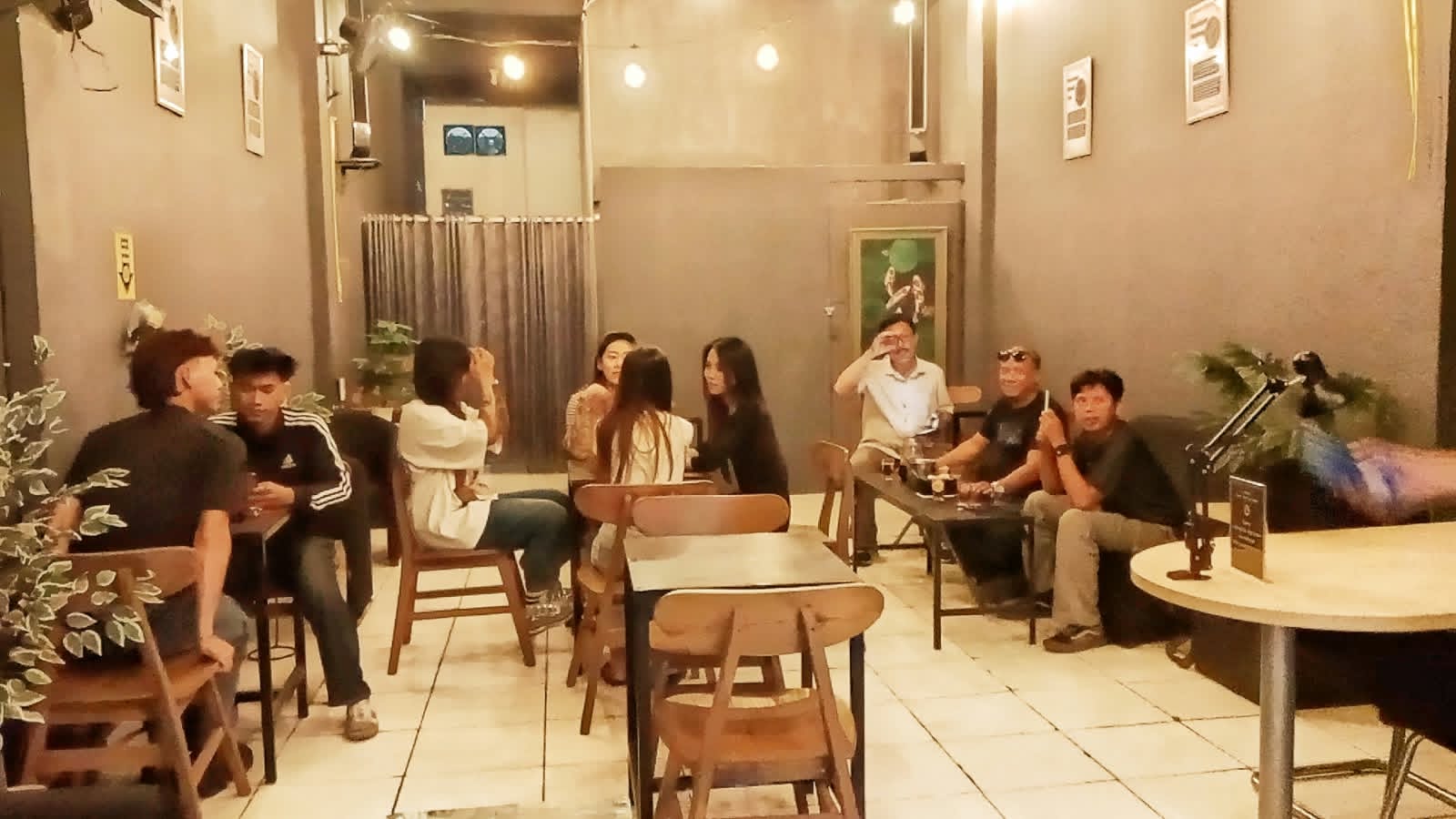 Beragam teh premium dari Jepang dan China hadir di Do Fun Purwokerto. Pengunjung dapat menikmati black tea, oolong, white tea hingga pure tea dengan harga mulai Rp30 ribu. (Kus)