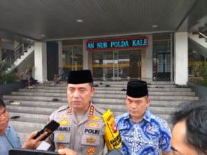 Polda Kalbar membenarkan OTT terkait dugaan korupsi dalam proses audit Perumdam Tirta Bengkayang. Dua orang diamankan dan uang Rp400 juta disita. (Adi)