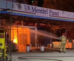 Toko Grosir dan Ritel Senilai Rp. 3,5 M di Madiun Ludes Dilalap Api