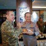 Kapolda Metro Jaya Komjen Pol Asep Edi Suheri menghadiri syukuran HUT ke-81 TNI di Makodam Jaya. TNI-Polri memperkuat sinergi menjaga keamanan Jakarta. (Humas Polda Metro Jaya)
