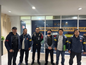 Bareskrim Polri menangkap Tatang Winata, tersangka dugaan penyelundupan ponsel bekas dan perlengkapan bayi asal Korea Selatan di Bandara Soekarno-Hatta. (Istimewa)