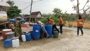 AJII Salurkan Air Bersih untuk Warga Dusun Gagan