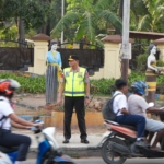 Kapolda dan Wakapolda NTT Turun Langsung Atur Lalu Lintas di Jam Sibuk Pagi