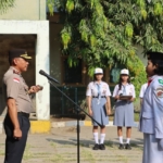 Bangun Komunikasi dengan Sekolah Kapolres Sikka Pimpin Upacara di Sekolah