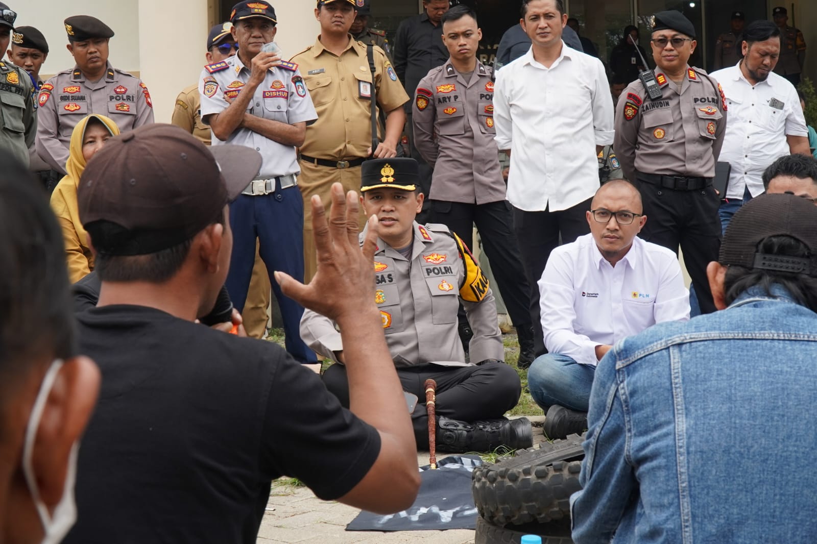 Pemkab Kubu Raya membatalkan kenaikan tarif angkutan sungai mulai 27 Oktober 2026 setelah warga Batu Ampar menyuarakan persoalan listrik dan kelangkaan BBM bersubsidi. (Adi)