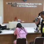 Polsek Metro Penjaringan membantu memulangkan wanita asal Pontianak berinisial MLT yang ditemukan terlantar di kawasan Pantai Indah Kapuk. (Polsek Metro Penjaringan)