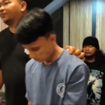 Polda Metro Jaya menangkap terduga pelaku pencurian tas penumpang KRL di Stasiun Tebet. Laptop ASUS dan ponsel Redmi milik korban berhasil diamankan. (Resmob PMJ)