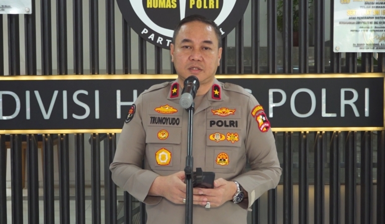 Polri menahan empat tersangka kasus kecelakaan KM Virgo Transport 8, terdiri dari nakhoda dan tiga pihak perusahaan. Penyidikan masih berlanjut. (Dok. Humas Polri)