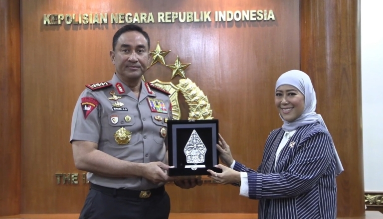 Kapolri Suyudi Ario Seto dan Menkomdigi Meutya Hafid memperkuat sinergi memberantas judi online, penipuan siber, jual beli data, dan pencurian perangkat telekomunikasi. (ReportaseNews/Tama)